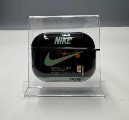 Чехол на AirPods GUESS